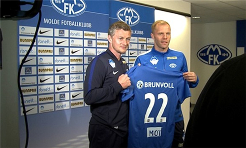 西甲榜首之争再次白热化（西甲榜首争夺战再度升温）