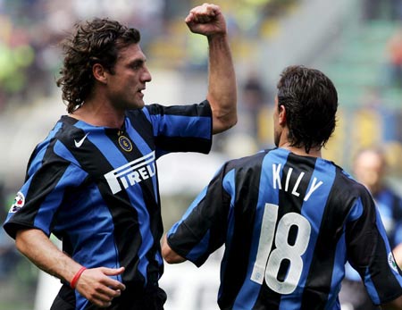 足球报：梅州客家经济困难无法妥善解决，也没总经理主持局面（足球报：梅州客家财务困境未能有效化解，总经理缺位无人主事）