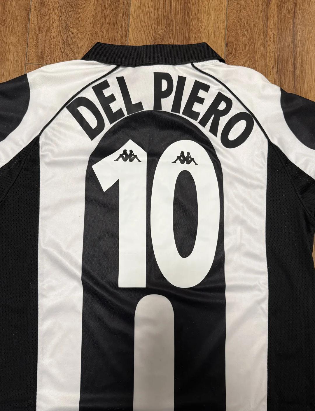 梅西跟前锋比进球、跟中场比助攻！还跟俱乐部比冠军！而且都赢！