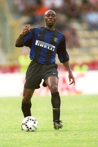 弗兰-加西亚连吃2黄被罚下，阿隆索怒吼：别XXX开玩笑了（弗兰-加西亚两黄变一红遭逐，阿隆索怒吼：别再XXX开玩笑！）