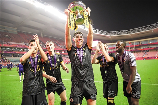 奥赖利：我们不应过分关注阿森纳，踢左后卫让我有更大自由度（奥赖利：不必过分关注阿森纳，司职左后卫让我发挥更自由）