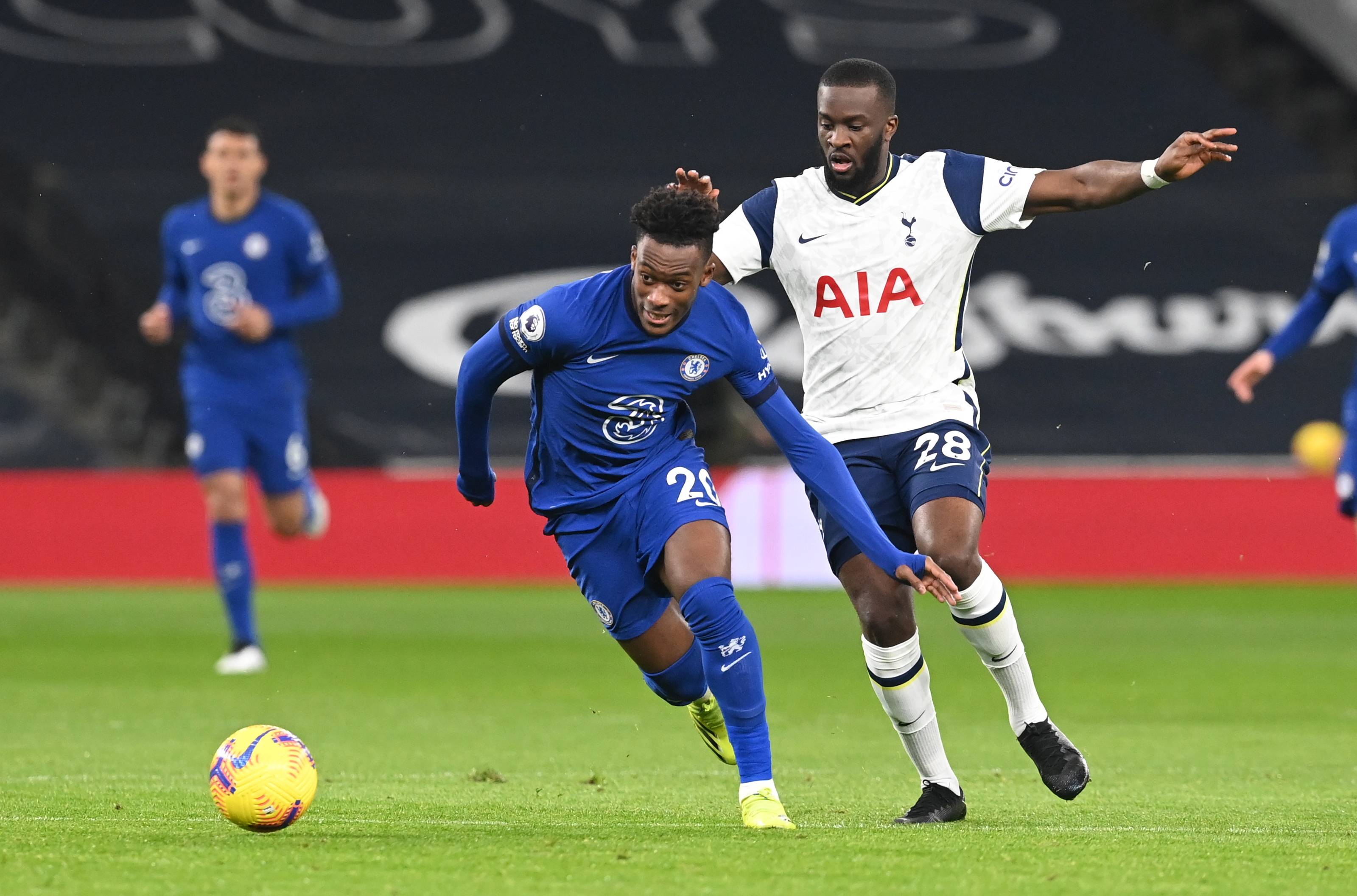 中甲半场：安以恩笑纳对方门将大礼，辽宁铁人暂1-0佛山南狮（中甲半场：安以恩抓住门将失误，辽宁铁人暂1-0领先佛山南狮）