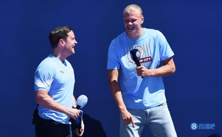 巴萨临时更换发布会人选，德容让位马丁内斯（巴萨临时调整发布会安排，马丁内斯取代德容出席）