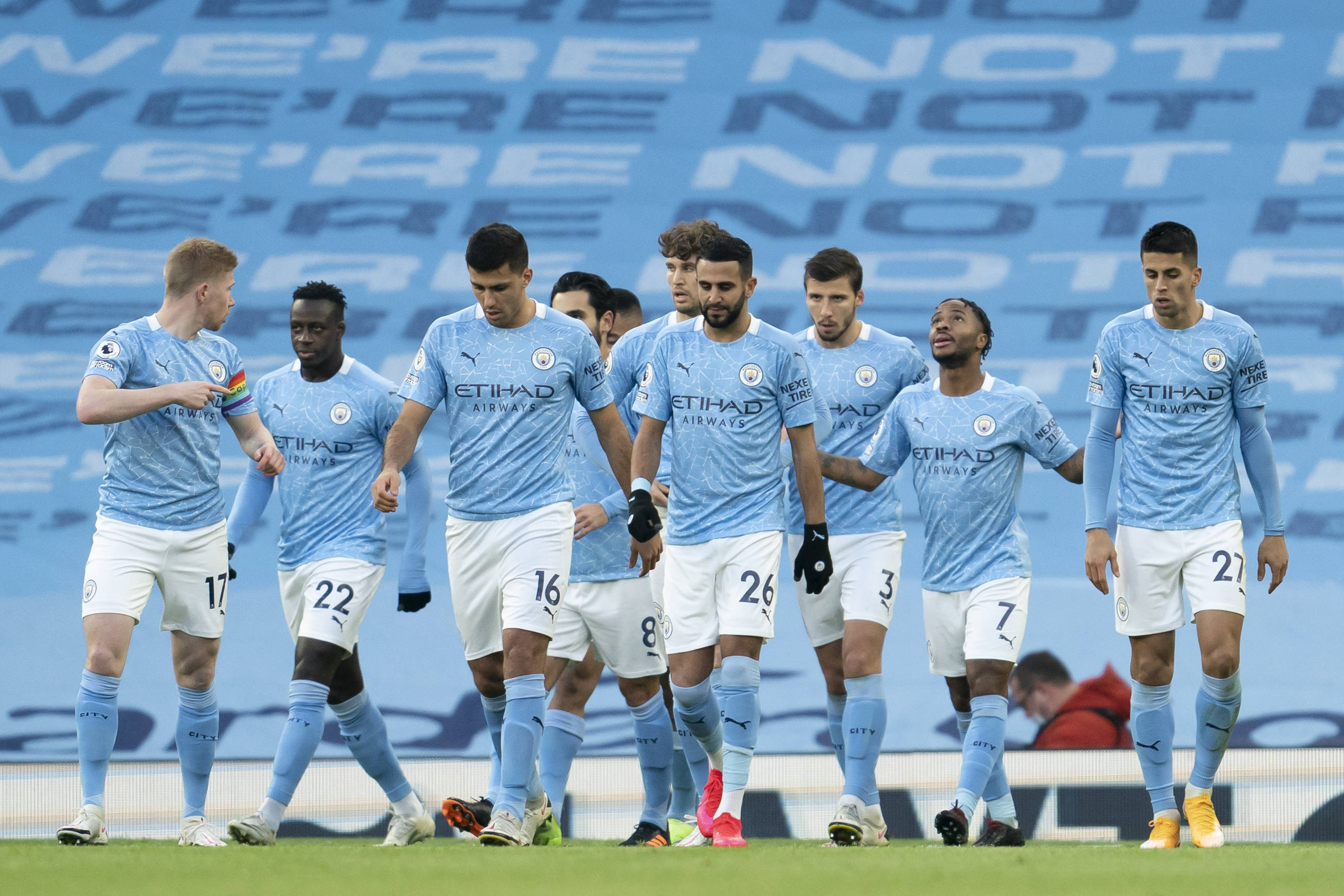 30号再续，弗林蓬社媒展示利物浦新赛季球衣（30号继续沿用，弗林蓬社媒晒利物浦新赛季球衣）