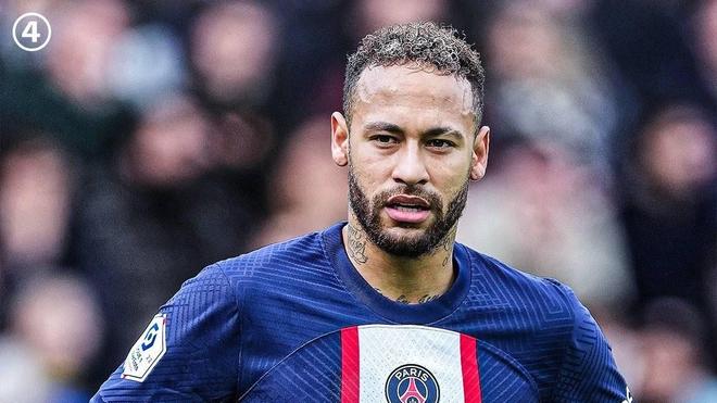 天空体育：张伯伦目前正在阿森纳训练，同时筹划下一步动向（天空体育：张伯伦随阿森纳训练，正谋划未来去向）