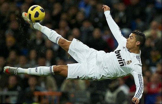 欧冠积分榜：阿森纳继续全胜领跑，拜仁3分之差位列第二（欧冠积分榜：阿森纳全胜领跑，拜仁落后3分居第二）