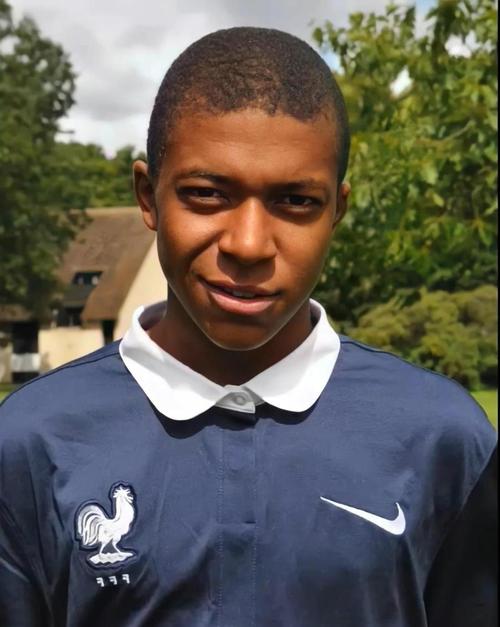 莱万：职业生涯已接近尾声，我想在体育和情感方面享受当下（莱万：生涯步入尾声，我希望在竞技与情感上好好享受当下）