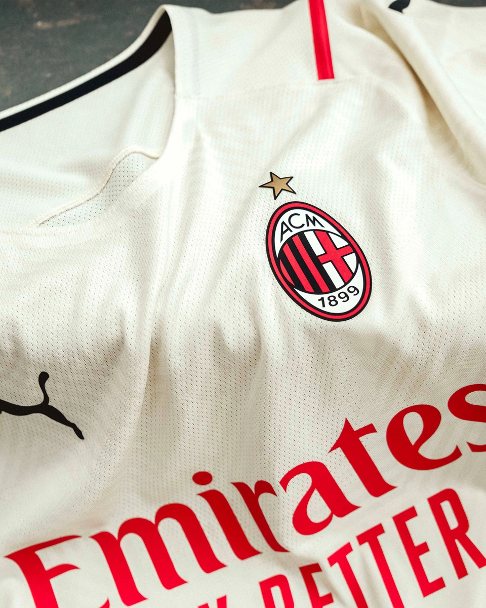 弗兰-加西亚连吃2黄被罚下，阿隆索怒吼：别XXX开玩笑了（弗兰-加西亚两黄变一红遭逐，阿隆索怒吼：别再XXX开玩笑！）