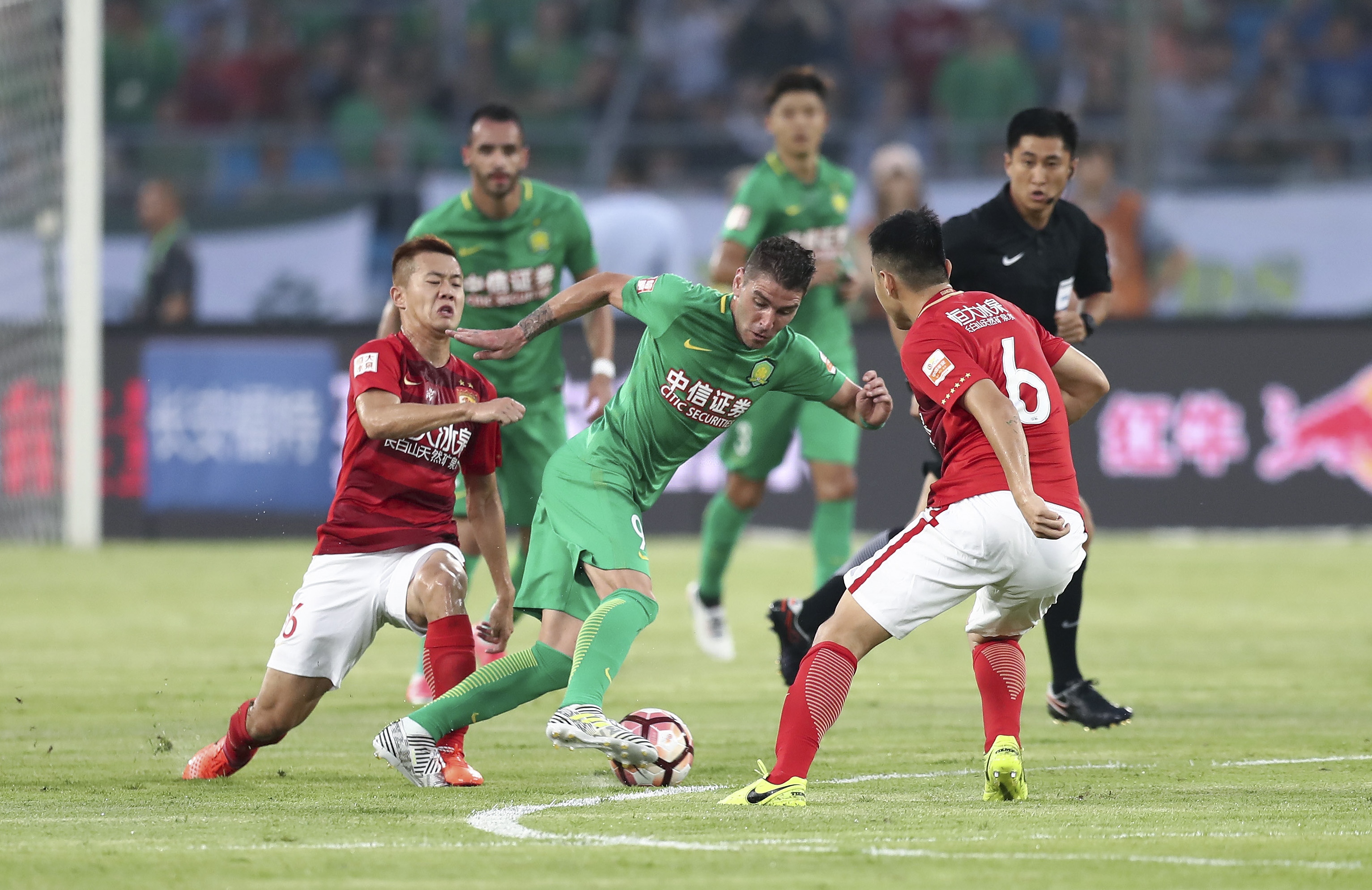 施洛特贝克：在福登的进球上我们反应太慢，防守配合也不到位（施洛特贝克：福登破门时我们反应迟缓，防守协同不到位）